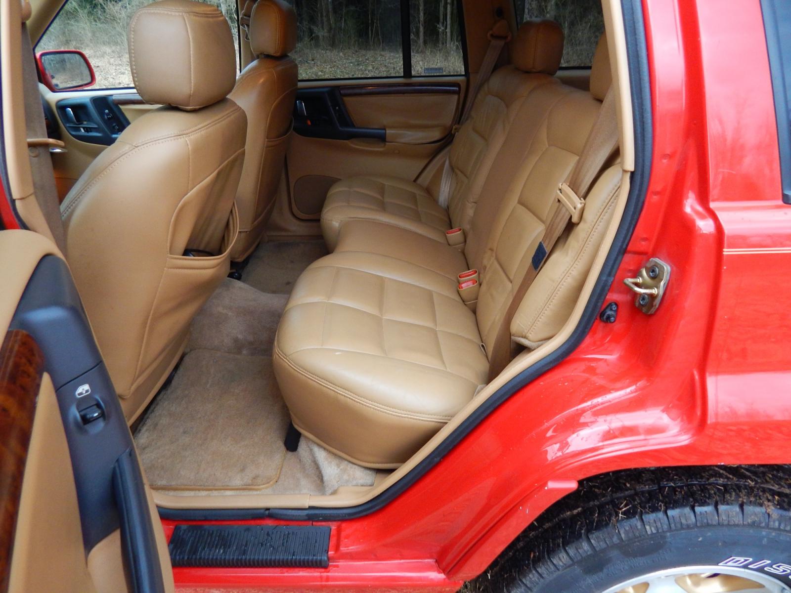 1996 RED /Tan Leather Jeep Grand Cherokee Limited 4WD (1J4GZ78Y6TC) with an 5.2L V8 OHV 16V engine, 4-Speed Automatic Overdrive transmission, located at 6528 Lower York Road, New Hope, PA, 18938, (215) 862-9555, 40.358707, -74.977882 - Here we have a 1996 Jeep Grand Cherokee with a 5.2L V8 putting power to a 4x4 automatic transmission. Options include: tan leather with wood trim, heat/AC, AM/FM/CD/TAPE radio, tilt steering wheel, cruise control, heated front seat, moon roof, power windows/locks/mirrors, roof rack, fog lights, tow - Photo #11